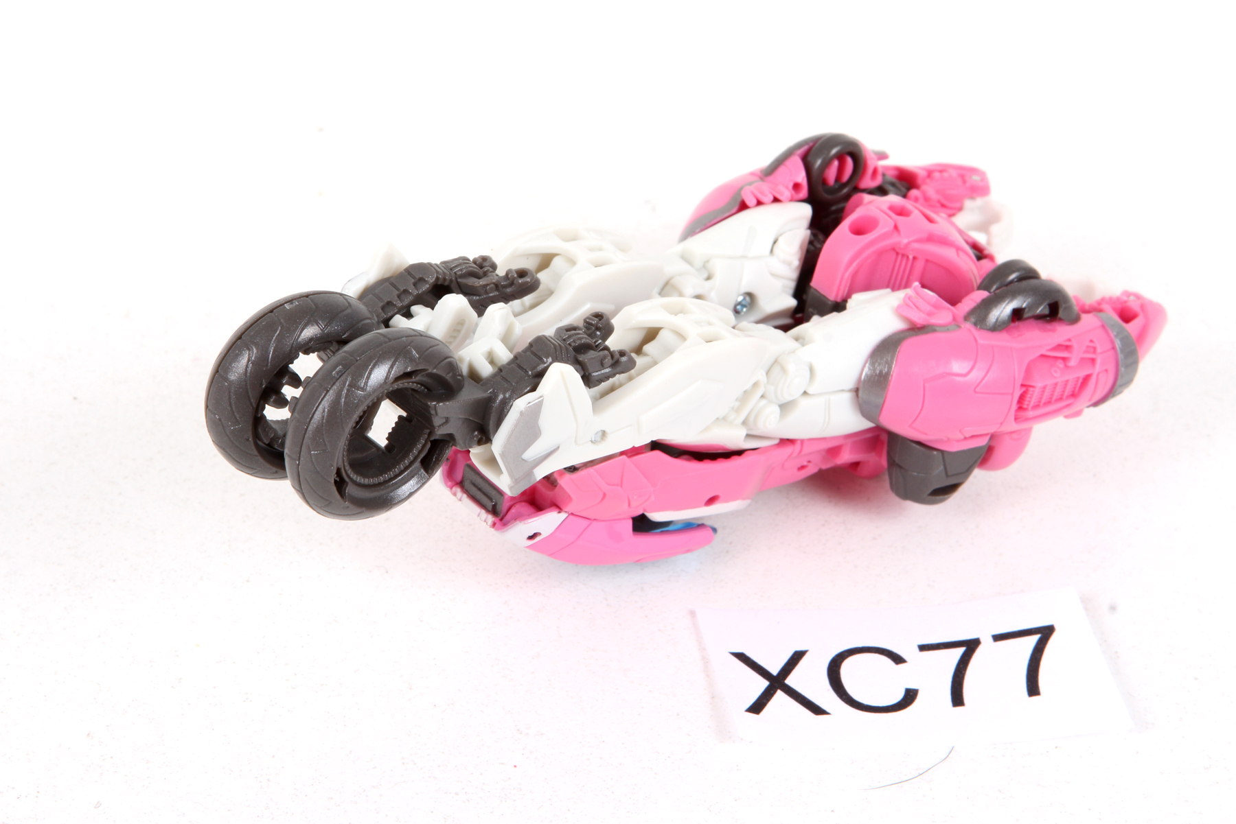 Complete Transformers® Studio Series Deluxe Class Arcee SKU 355947