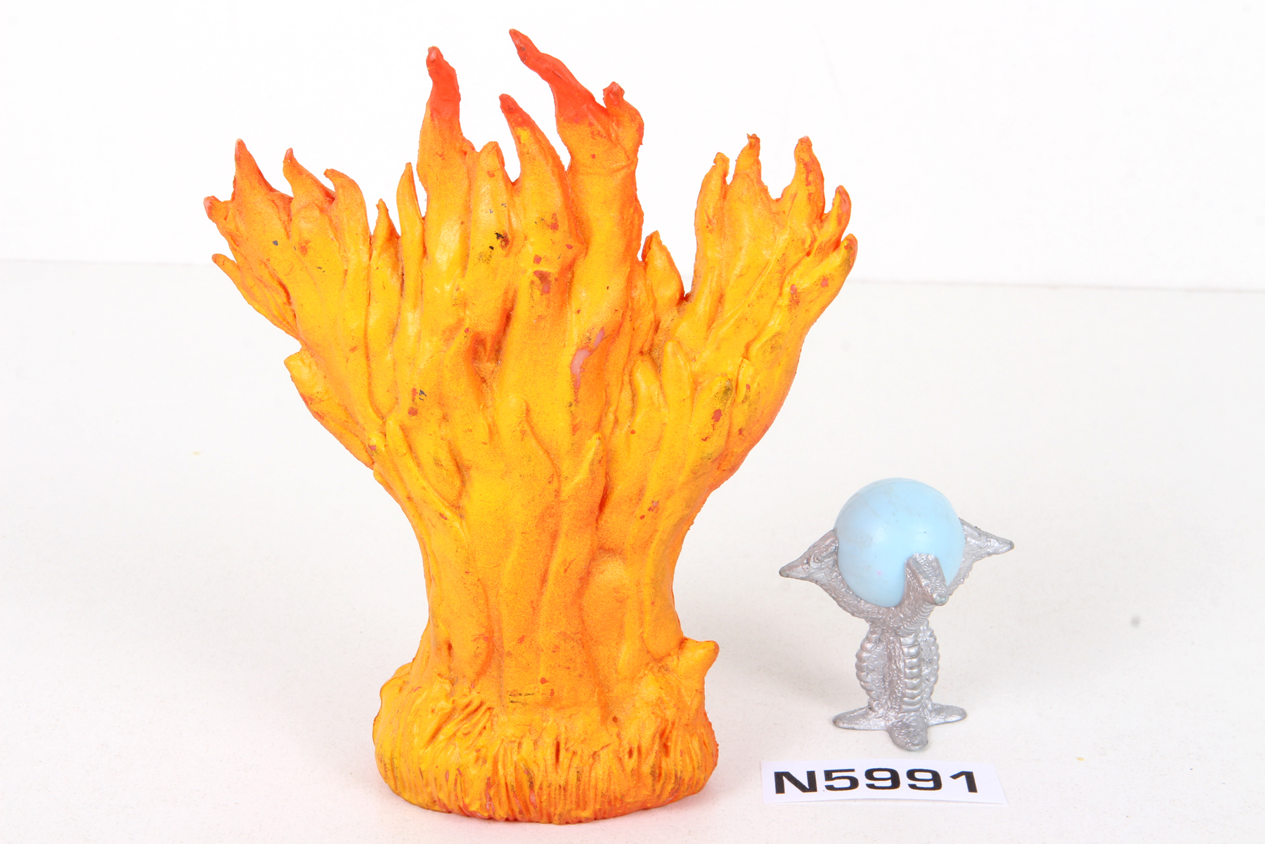 Complete Dungeons & Dragons® Human/Monster Adventure Figures Fire