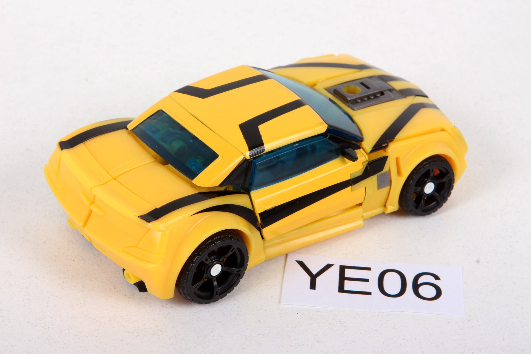 Bumblebee Deluxe Class | Transformers Prime Robots in Disguise