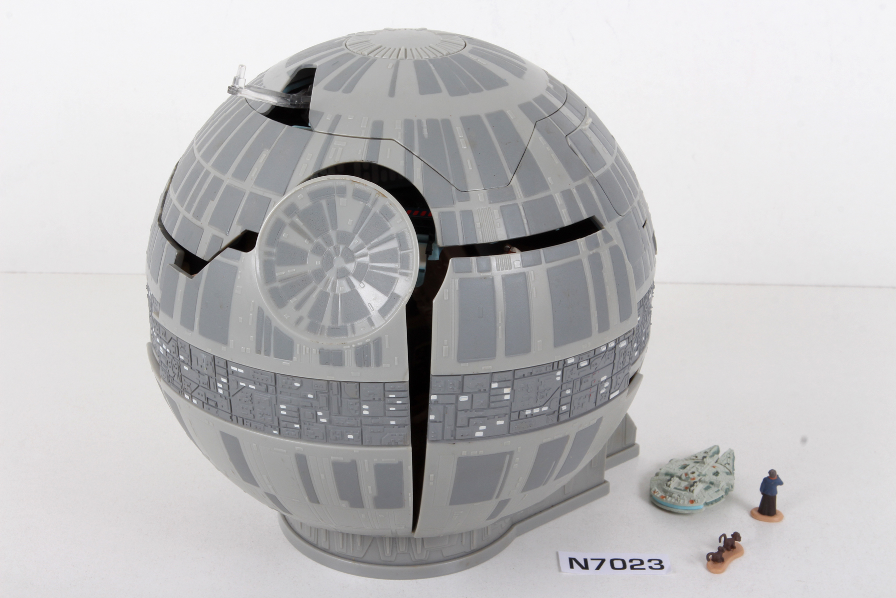Stackable Star Wars Coasters Form A 3D Cross Section Of The Death Star