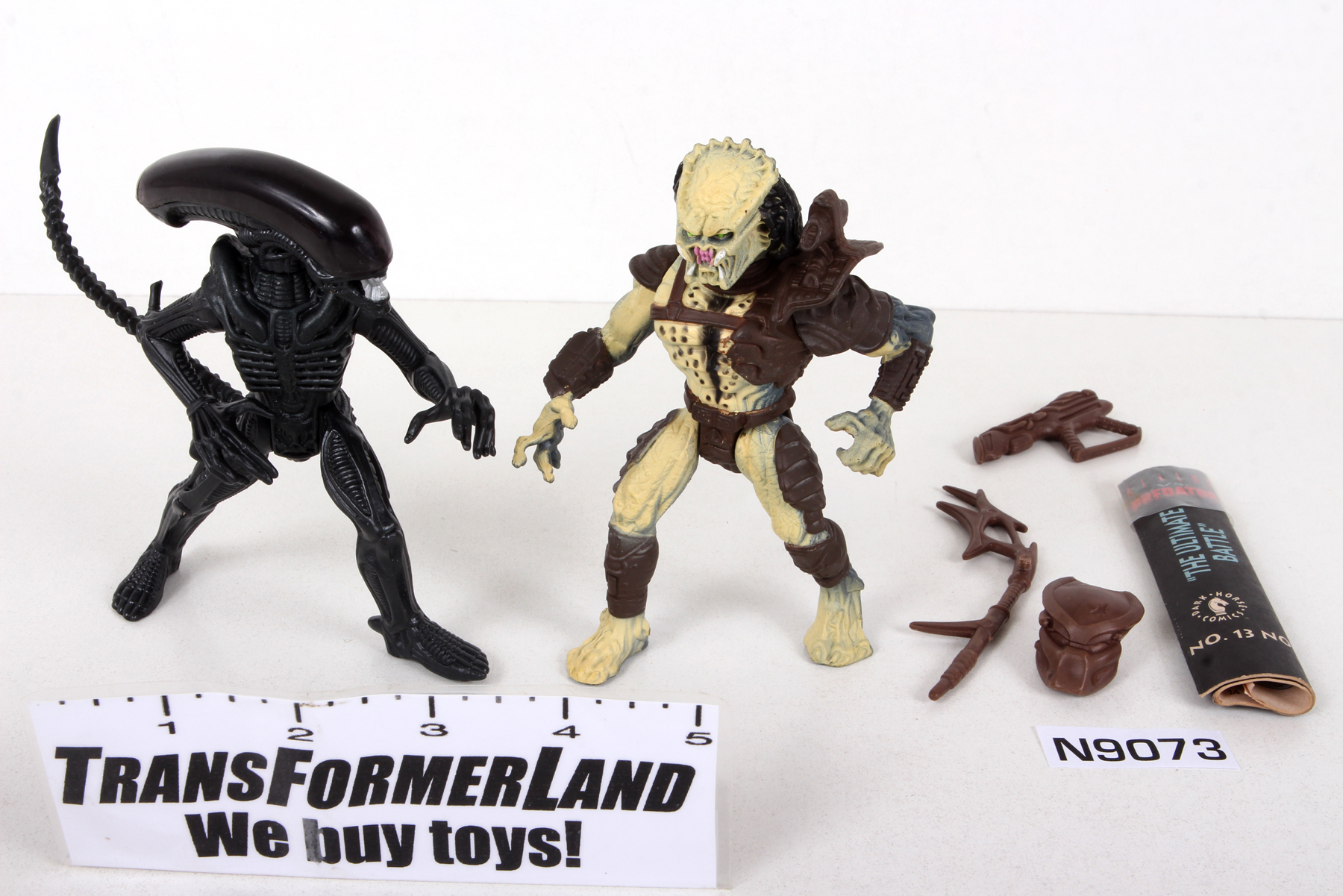 Complete Aliens and Predator® Kenner Aliens Versus Sets Warrior