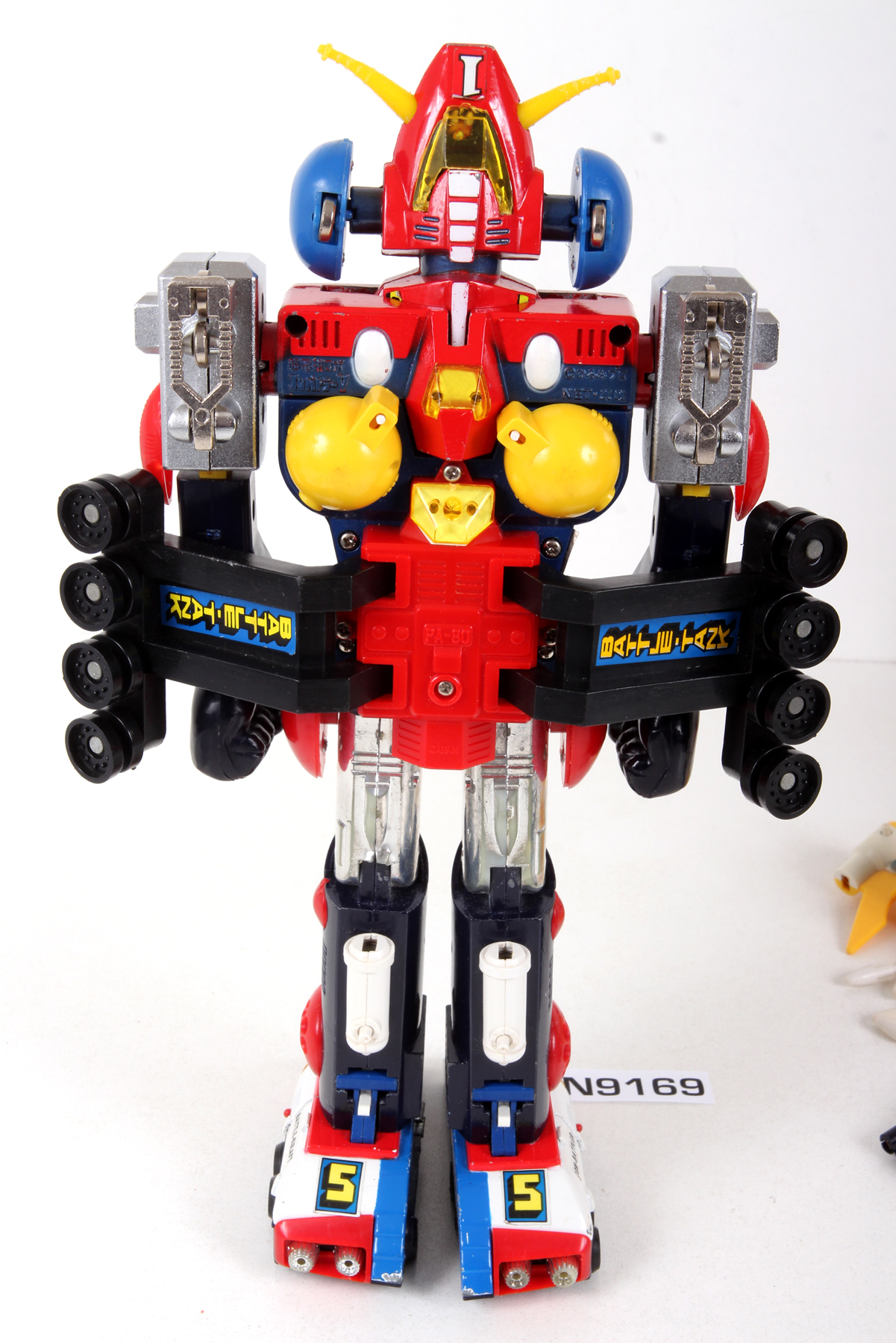 Complete Chogokin® GoDaiKin Deluxe (DX) Combattra SKU 367455