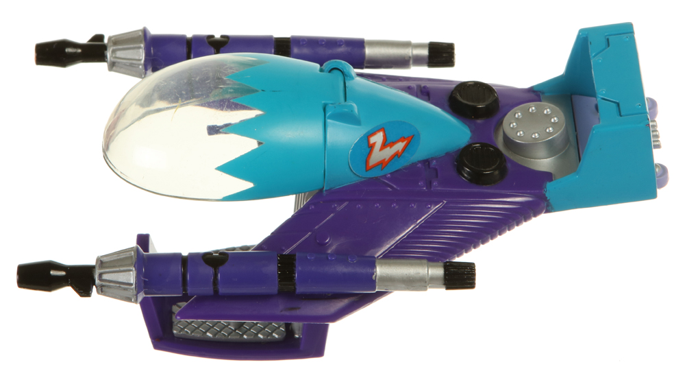 Vehicle and Driver Sets Cyber Wing with Q-Bak (Micro