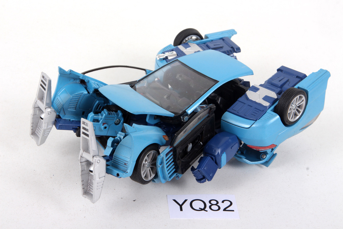 Complete Transformers® Alternators 1:24 Scale Decepticon Rumble